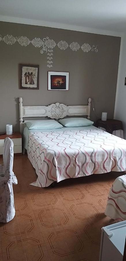 La Finestra Sul Cortile Bed and Breakfast Pomezia Exteriör bild