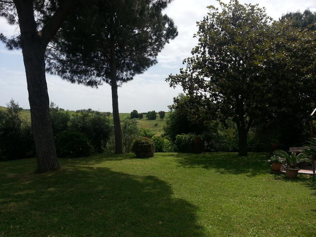 La Finestra Sul Cortile Bed and Breakfast Pomezia Exteriör bild