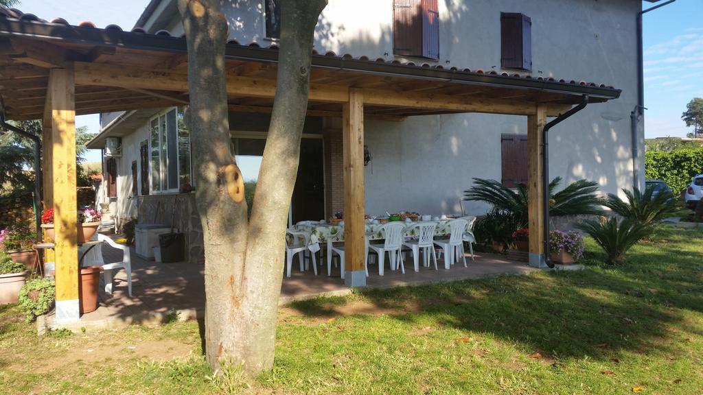 La Finestra Sul Cortile Bed and Breakfast Pomezia Exteriör bild