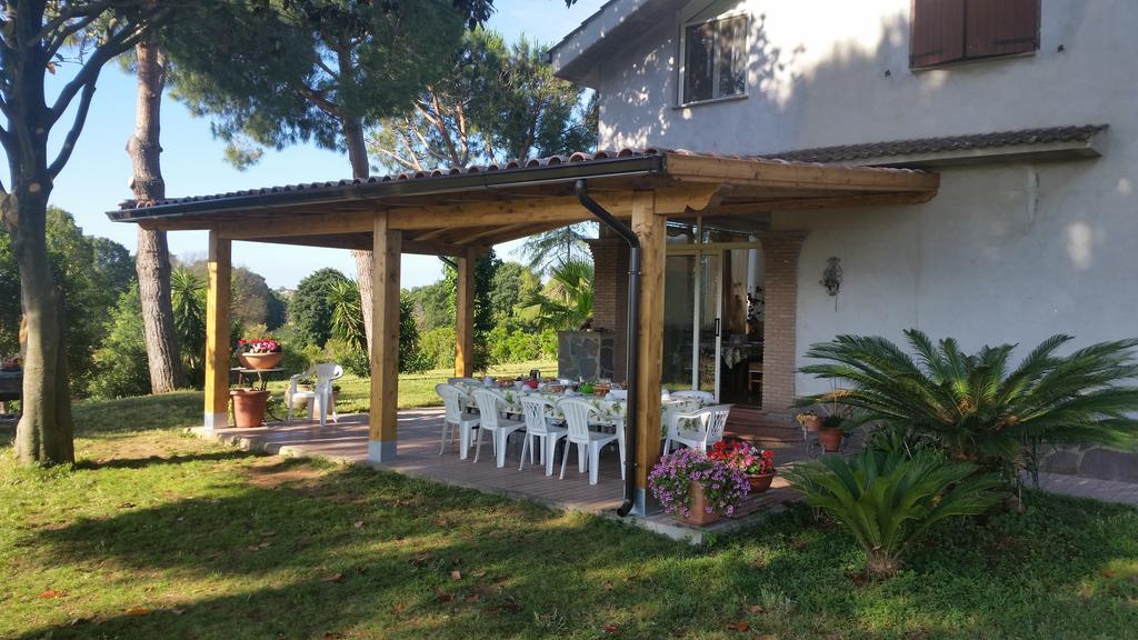La Finestra Sul Cortile Bed and Breakfast Pomezia Exteriör bild