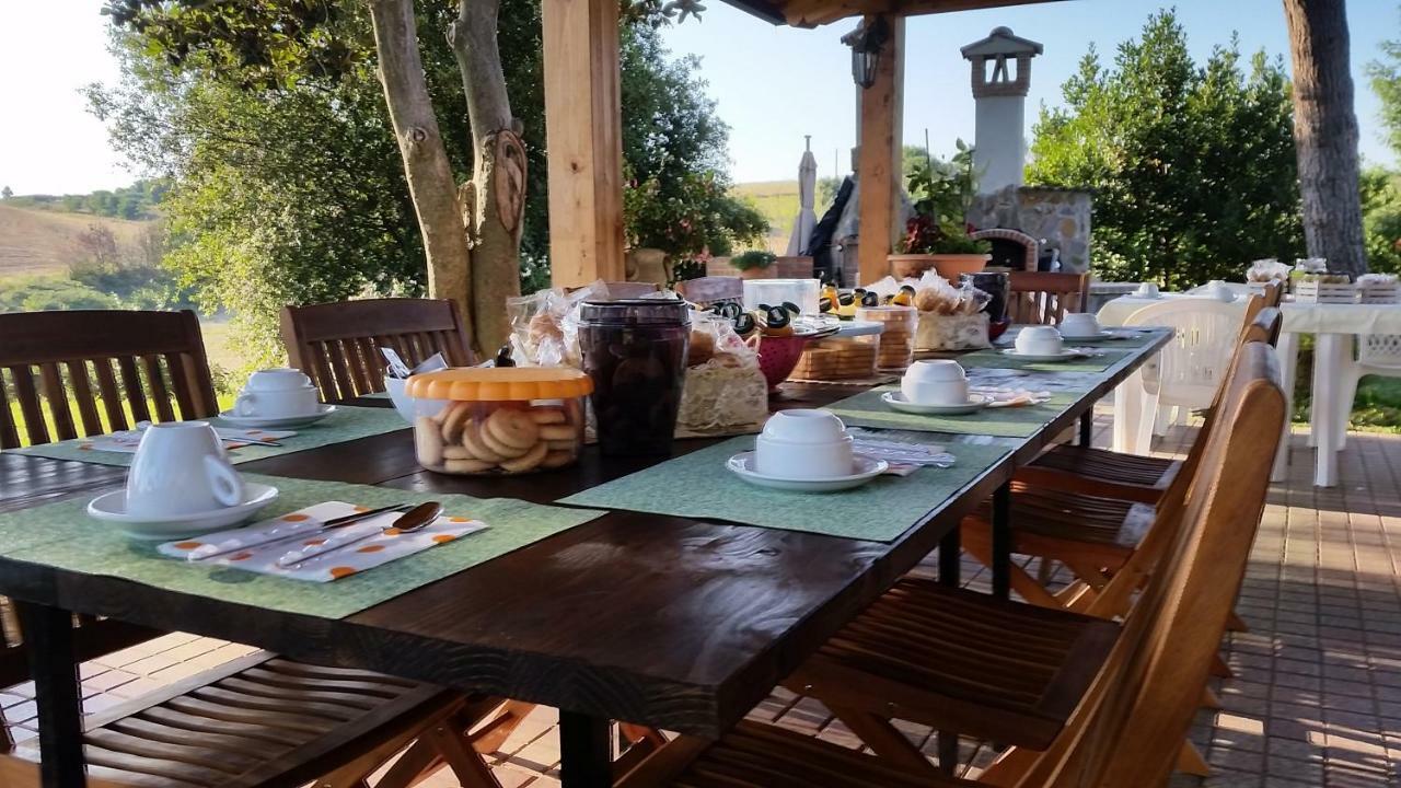 La Finestra Sul Cortile Bed and Breakfast Pomezia Exteriör bild